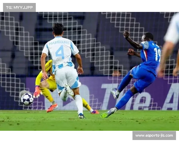 申花客场对阵津门虎，阿苏埃第12分钟单刀破门