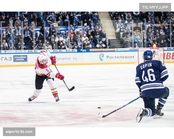 大陆冰球联赛现场：莫斯科迪纳摩主场万名球迷为球队出局落泪